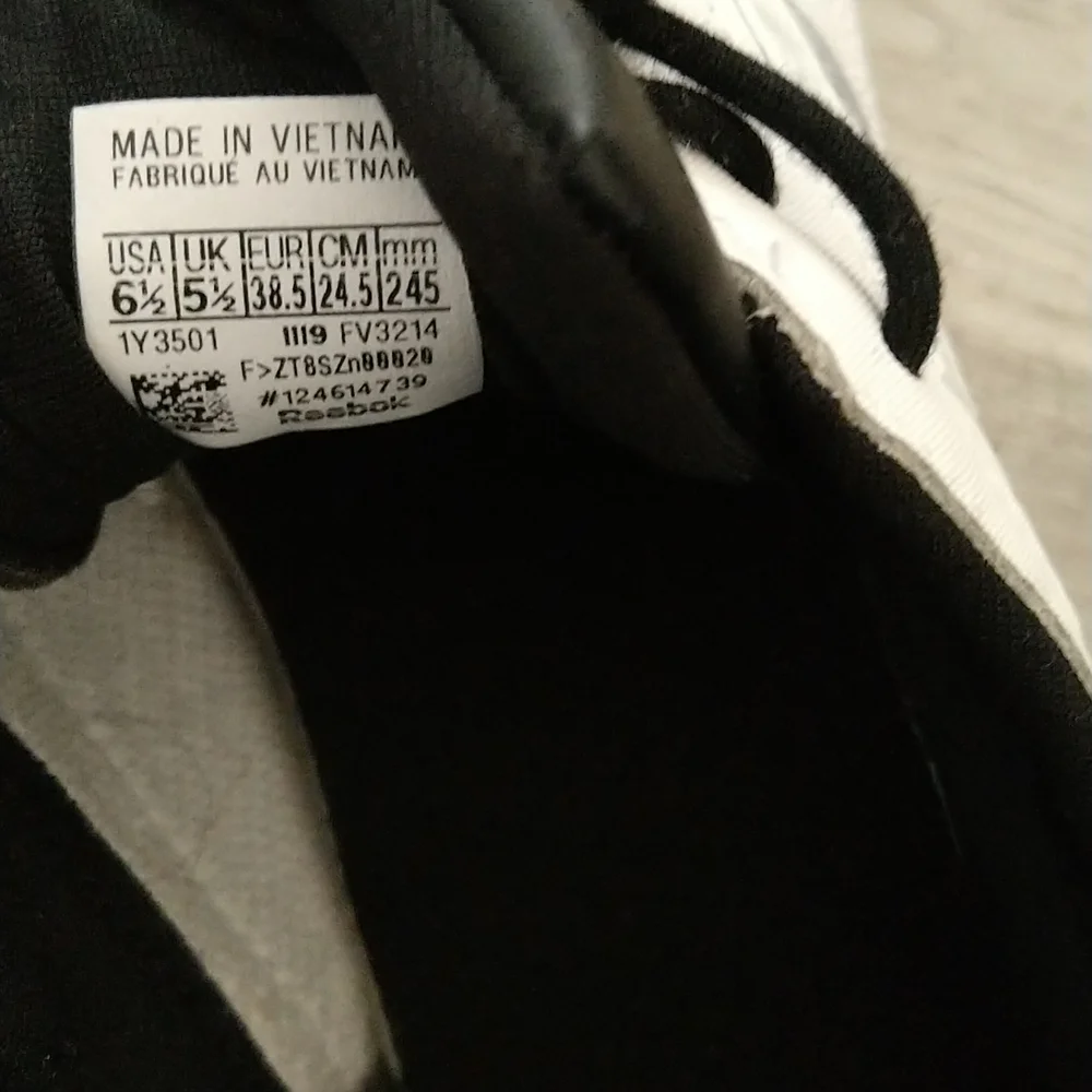 Adidas shoes - Picture 4 of 4